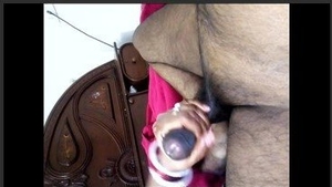 Indian girlfriend Bina pleases her boyfriend with oral skills