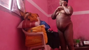 Mature woman gets naked while on the phone