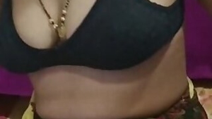 Desi bhabi showing her body in a webcam porn movie