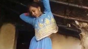 Dehati Bihari reveals her body in solo video