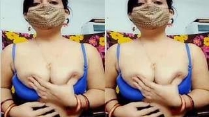 Bhabhi reveals her naked body in an enticing video