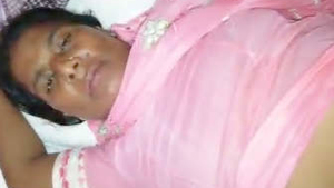 Desi auntie gets intimate with her client