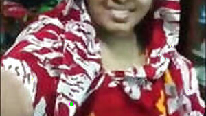 Desi lady is going to show her massive knockers too