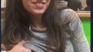 Pakistani girl reveals her breasts to her employer in the workplace