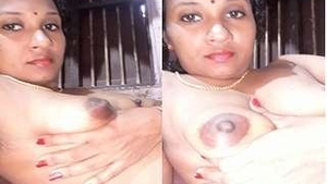 Horny Desi bhabhi flaunts her big boobs and pussy in solo video