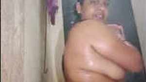 Watch a sexy Indian bhabi take a bath in real time