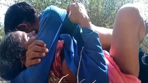 Desi Bihari couple enjoys outdoor sex in MMS video