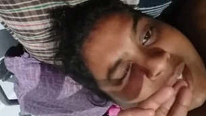 Indian babe with big boobs gives a solo performance