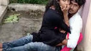 Desi couple enjoys outdoor sex in public