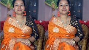 Exclusive video: Boudi gets naughty with brinjal in a hot solo session