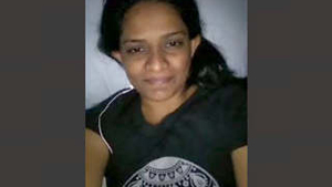 Sexy Sri Lankan babe pleases herself with her fingers