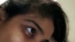 Indian girl gives a hot blowjob in VDO