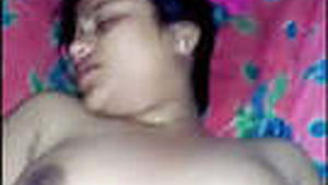Bhabhi's beautiful body gets double-teamed in this intense video