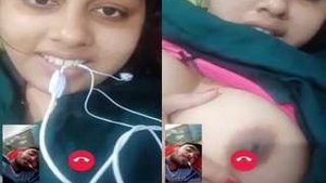 Busty Indian girl flaunts her cleavage in a video call
