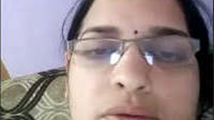 Horny Indian bhabhi satisfies her cravings