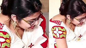 Sexy Aunty Deep Cleavage Expose Captured DONT MISS IT