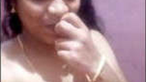 Curvy Indian girl flaunts her body in nude selfie