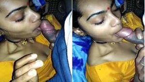 Indian bhabha gives a seductive blowjob